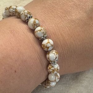 Elegant Golden Vein Howlite Gemstone Beaded Bracelet